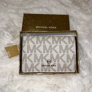 MICHAEL KORS Jet Set Charm Medium Saffiano Leather Wallet